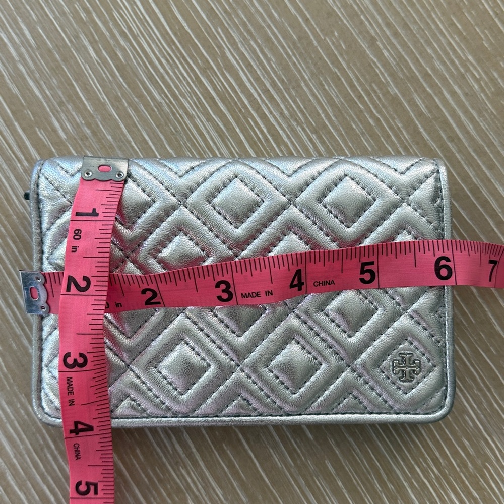 Tory Burch Fleming Medium Metallic Slim Wallet Silver Quilted Leather Wallet - Picture 9 of 17